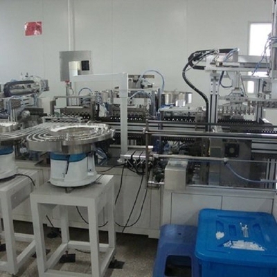 Linha de produção descartável da seringa da usina