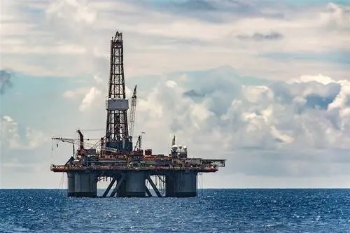 plataforma de exploração de campos petrolíferos offshore da empresa ZX
