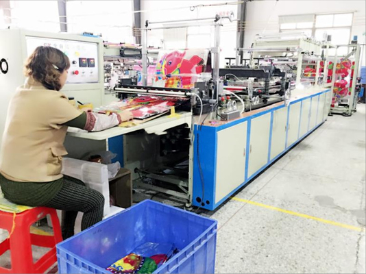 Máquina de fabricação 380V do balão automático da folha do filme