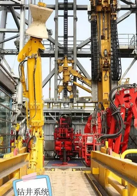 O reboque do equipamento da exploração petrolífera de mar profundo do PLC montou