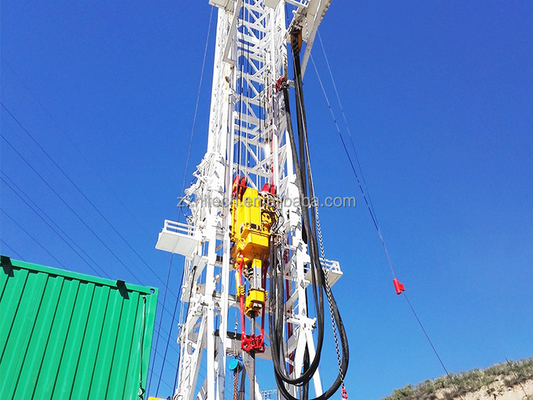RG API Standard Oil Field Oil e o caminhão furado bom do furo do gás montaram o equipamento de perfuração móvel de ZJ30 750hp e o Workover Rig Max D