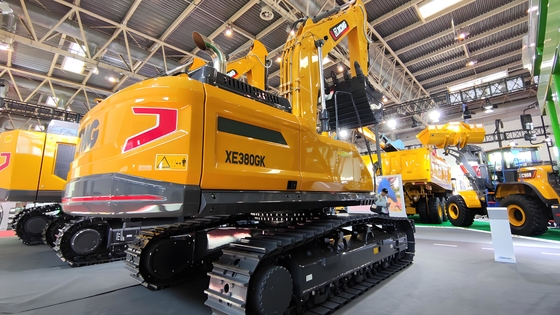 Excavadoras amarelas da XCMG na indústria da construção